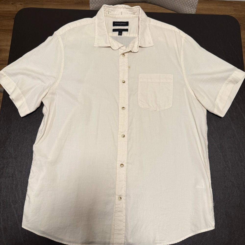 Banana Republic Men's Off-White Short Sleeve Shirt